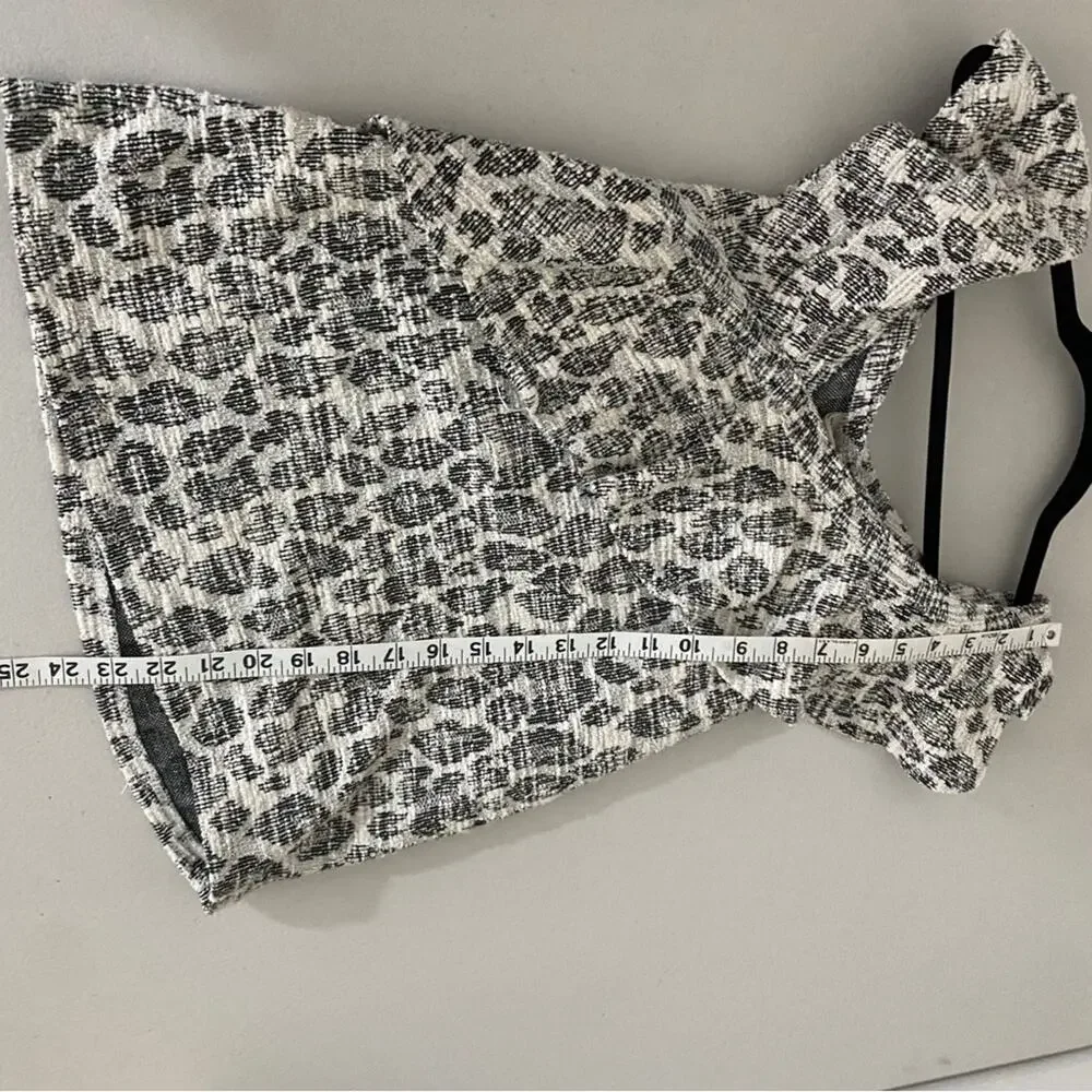 Anthropologie Dolan Savannah Ruffled Blouse Gray White Snow Leopard Print XS - Picture 4 of 9